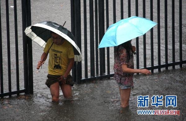 四川多地遭遇暴雨袭击 最大降雨量超过200毫米